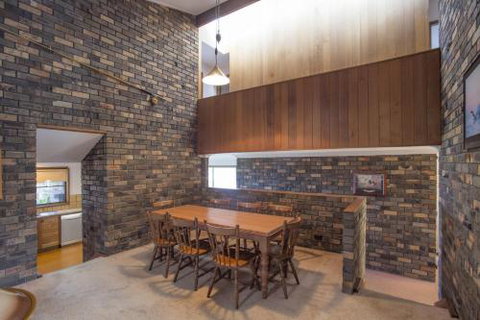 Stunning Clifftop Location 213 Mitchell Pde - Accommodation Burleigh 2