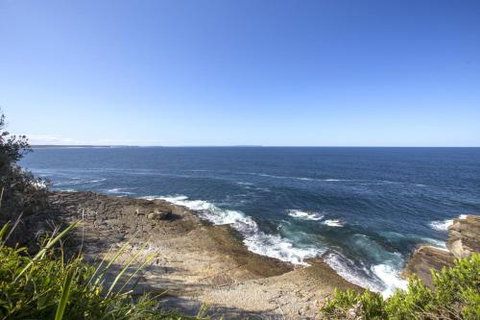Stunning Clifftop Location 213 Mitchell Pde - Accommodation Burleigh 0
