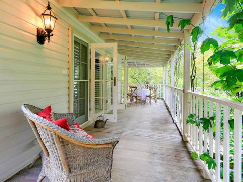 Mirrabooka Burrawang Beautiful Home & 3 Acres Of Gardens In The Southern Highlands - Accommodation Burleigh 3