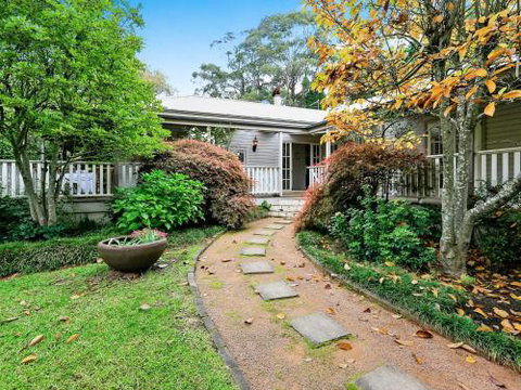 Mirrabooka Burrawang Beautiful Home & 3 Acres Of Gardens In The Southern Highlands - Accommodation Burleigh 5