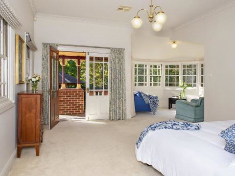 THE ELMS Berry Berry & Surrounds 4pm Check Out Sundays - Accommodation Burleigh 3