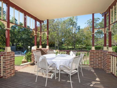THE ELMS Berry Berry & Surrounds 4pm Check Out Sundays - Accommodation Burleigh 1