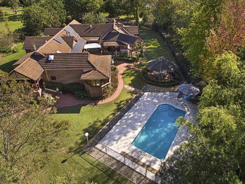 THE ELMS Berry Berry & Surrounds 4pm Check Out Sundays - Accommodation Burleigh 2