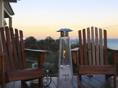 WHALE WATCH FOR FOUR Gerringong 4pm Check Out Sundays - Accommodation Burleigh 0