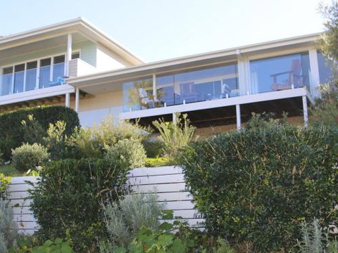 WHALE WATCH FOR FOUR Gerringong 4pm Check Out Sundays - Accommodation Burleigh 5