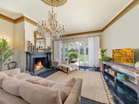 Wembley House Southern Highlands With 4pm Check Out Sunday - Accommodation Burleigh 5
