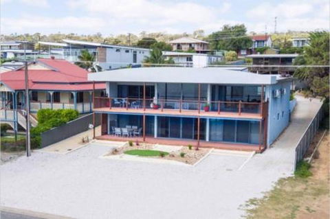Almonta Apartments On The Water Front - Accommodation Burleigh 0