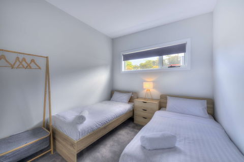 Archella 2 - Beautifully Appointed, Close To Golf Course & Play Ground - Accommodation Burleigh 5
