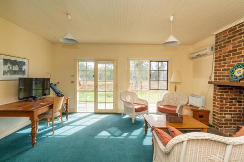 Acheron Valley Lakefront Cottages - Accommodation Burleigh 6