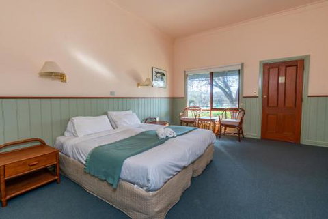 Acheron Valley Lakefront Cottages - Accommodation Burleigh 0
