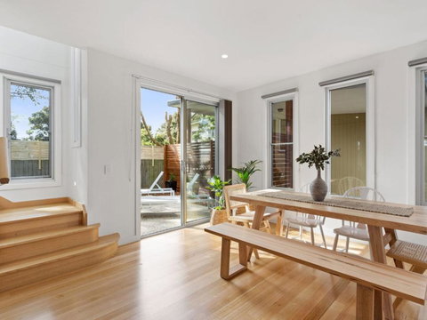 NORMANBY Coastal FREE WIFI & NETFLIX - Accommodation Burleigh 1