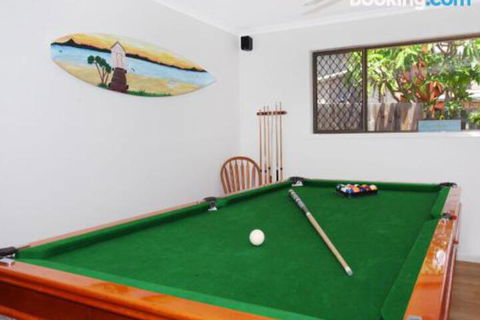 Schirrmann 56 Four Bedroom Home On Canal With Pool Pontoon Aircon & WiFi! - Accommodation Burleigh 6