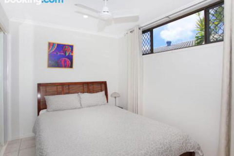 Schirrmann 56 Four Bedroom Home On Canal With Pool Pontoon Aircon & WiFi! - Accommodation Burleigh 4