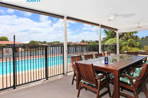Schirrmann 56 Four Bedroom Home On Canal With Pool Pontoon Aircon & WiFi! - Accommodation Burleigh 1