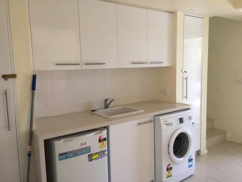 The White House Sandy Point - Accommodation Burleigh 2