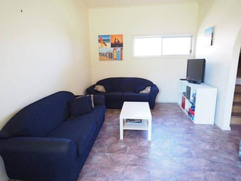 Sunset Deck Beach House Sandy Point - Accommodation Burleigh 2