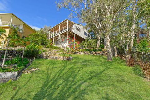 Valparaiso 23 Dulconghi Street - Accommodation Burleigh 5