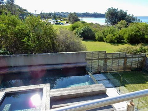 Beachfront Location 28 Mitchell Pde - Accommodation Burleigh 3