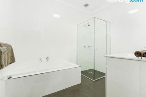 SURF BEACH DREAMS Kiama & Surrounds 4pm Check Out Sundays - Accommodation Burleigh 5