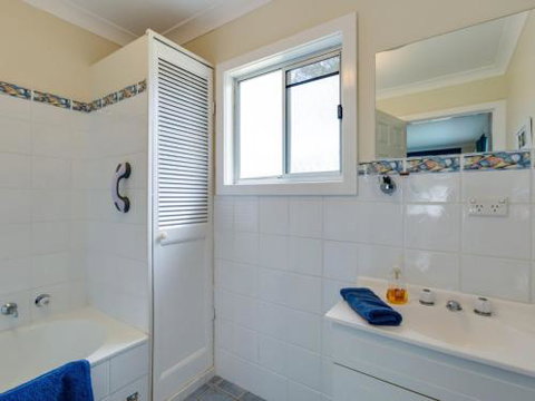 WIRANI On The WATER Sanctuary Point 4pm Check Out Sundays - Accommodation Burleigh 6