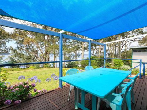 WIRANI On The WATER Sanctuary Point 4pm Check Out Sundays - Accommodation Burleigh 0