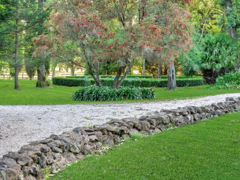 NORMANDIE PARK Exeter 4pm Check Out On Sundays - Accommodation Burleigh 5