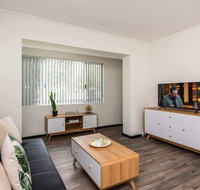Stylish Apartment in Leafy South Perth - Accommodation Burleigh