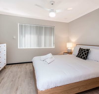 Bright 1BR Apartment Close to Foreshore  Cbd - Accommodation Burleigh