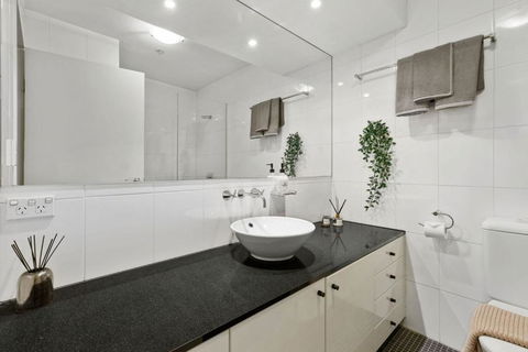 A Cozy & Modern Studio Next To Darling Harbour - Accommodation Burleigh 5
