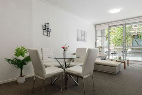 A Cozy & Modern Studio Next To Darling Harbour - Accommodation Burleigh 2