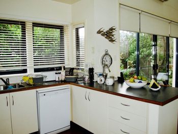 Seashells - Accommodation Burleigh 1