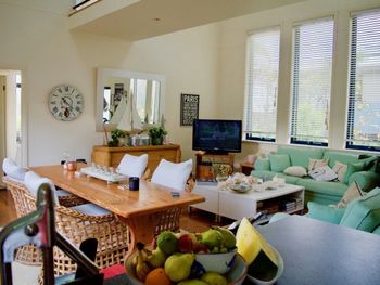Seashells - Accommodation Burleigh 4