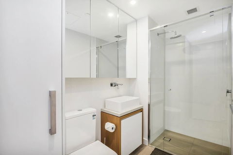 FV Iconic Designer APT, Parking, Near CBD Qfv147-14 - Accommodation Burleigh 4