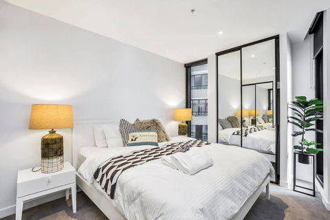 FV Iconic Designer APT, Parking, Near CBD Qfv147-14 - Accommodation Burleigh 5