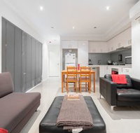 Conveniently Located Luxury Home 10 Mins from CBD - Accommodation Burleigh