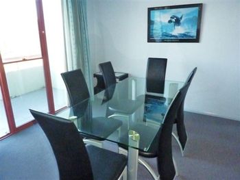 FATHOMS 19 - Accommodation Burleigh 1