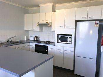 FATHOMS 19 - Accommodation Burleigh 3