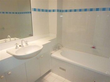 FATHOMS 19 - Accommodation Burleigh 5