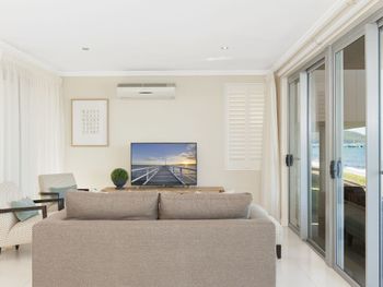Soldiers Point Road 2 163 Seaside Splendour - Accommodation Burleigh 0