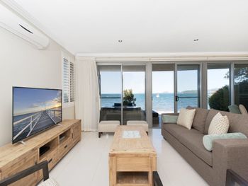 Soldiers Point Road 2 163 Seaside Splendour - Accommodation Burleigh 2