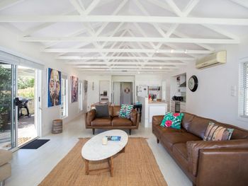 Pantowora - Accommodation Burleigh 0