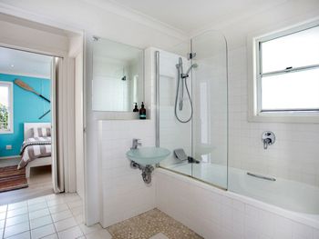 Pantowora - Accommodation Burleigh 2