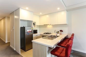 Spacious Apartment At Waitara - Accommodation Burleigh 5