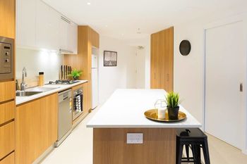 Brand New Heart Of City Executive Apartment - Accommodation Burleigh 6