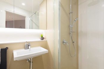 Brand New Heart Of City Executive Apartment - Accommodation Burleigh 1