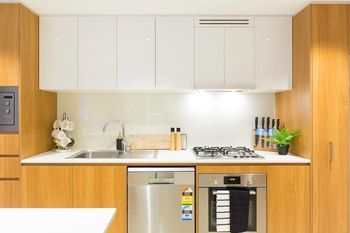 Brand New Heart Of City Executive Apartment - Accommodation Burleigh 4