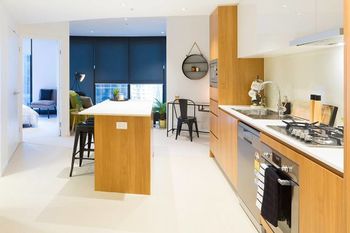 Brand New Heart Of City Executive Apartment - Accommodation Burleigh 3