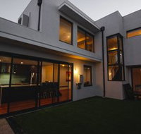 South Beach Pool Home - Accommodation Burleigh