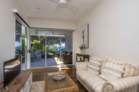 Reflections Villa 3 - Accommodation Burleigh 3