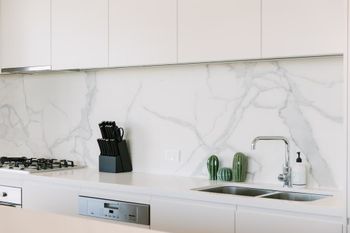 Super Spacious City View Apartments - Accommodation Burleigh 5